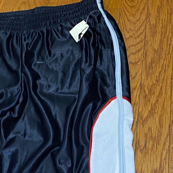 Green Pepper Kids Shorts Size Small (PRE-LOVED) - Picture 2 of 5